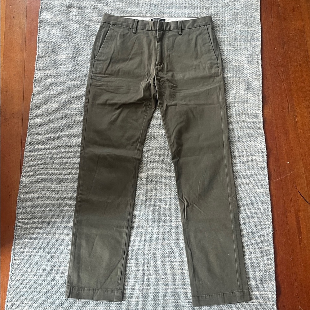 Banana Republic Aiden Chino 32 x 34 Olive Green